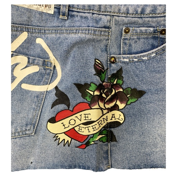 Ed Hardy LOVE ETERNAL DENIM SHORTS Size 30 NWT - Picture 3 of 9